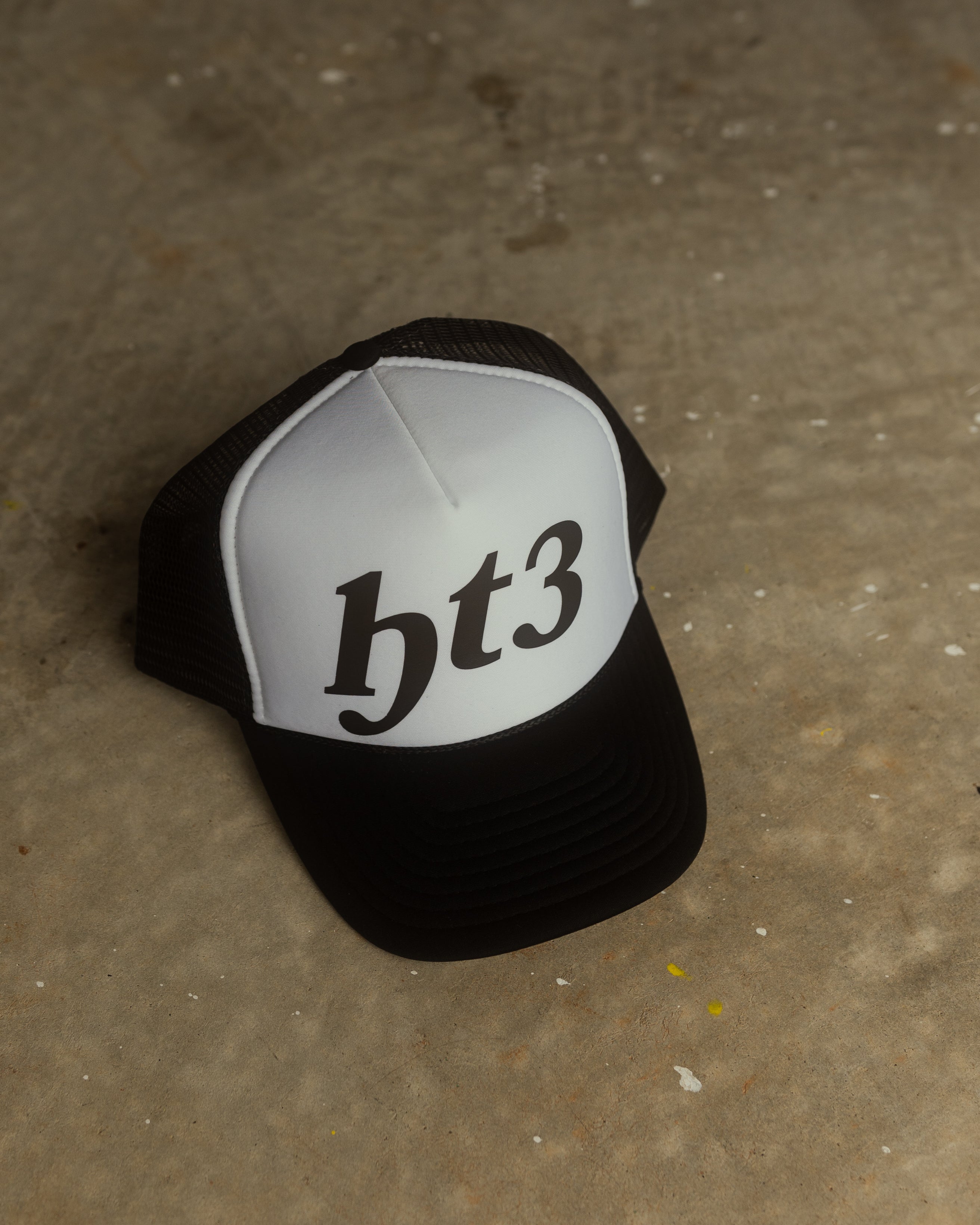 HT3 - Logo Trucker (Oreo)